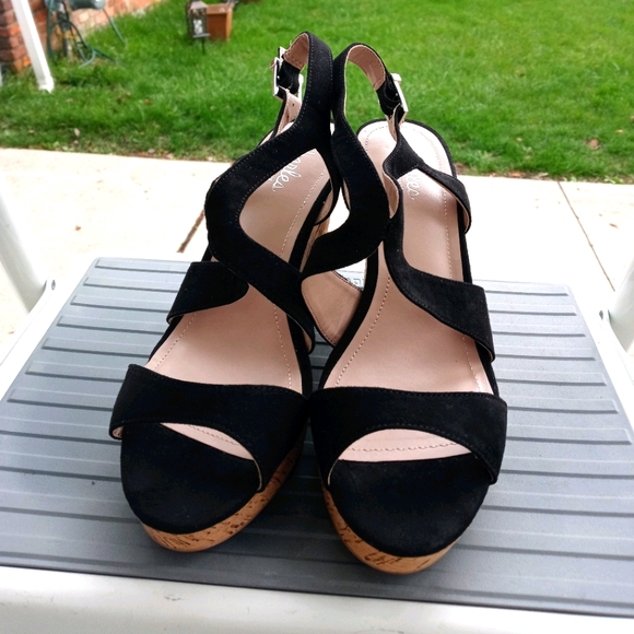 Charles David Shoes - 🤑SALE🤑 Sexy Black & Tan Wedges
